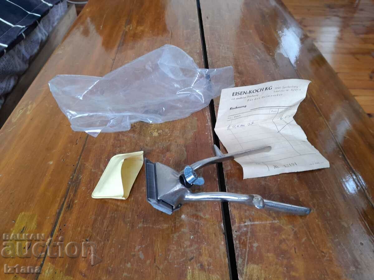 An old trimmer with price 40.00 BGN | € 20.45 An old trimmer with price 40.00 BGN | € 20.45