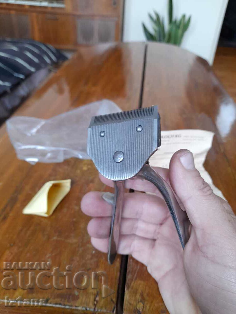 Auction An old trimmer Auction An old trimmer