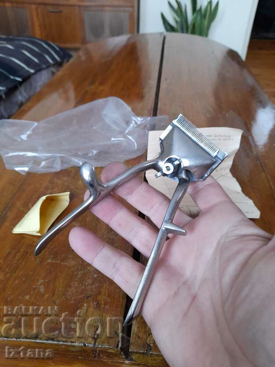 Delivery of An old trimmer Delivery of An old trimmer