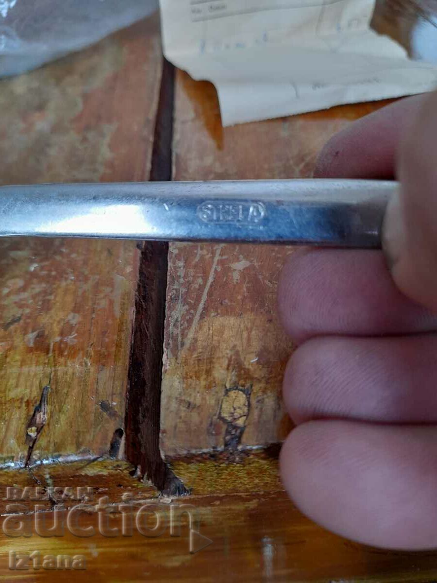 An old trimmer - 5 An old trimmer - 5