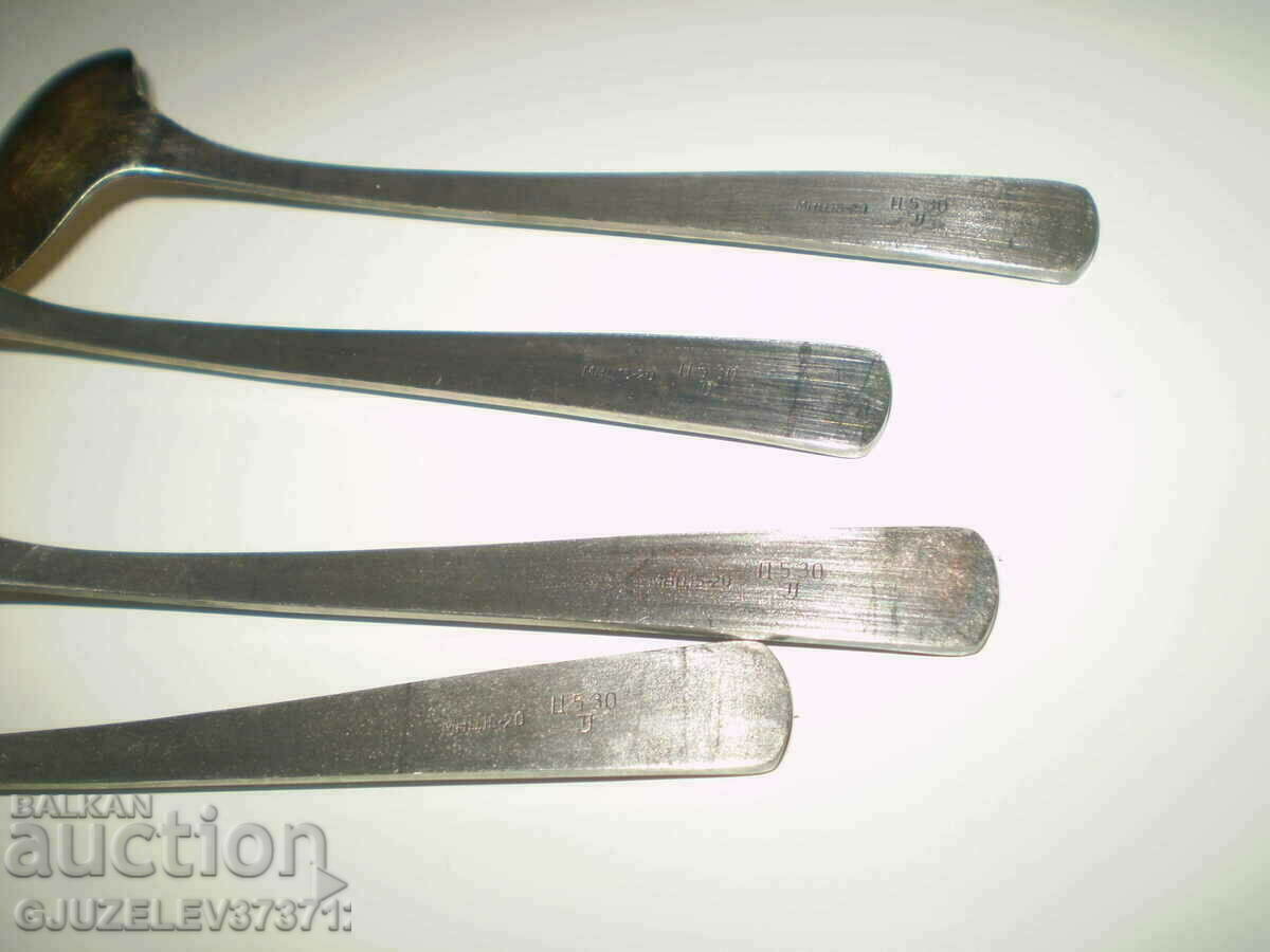 Delivery of Vintage 4 ice cream scoops gold plated marked MNC15-20