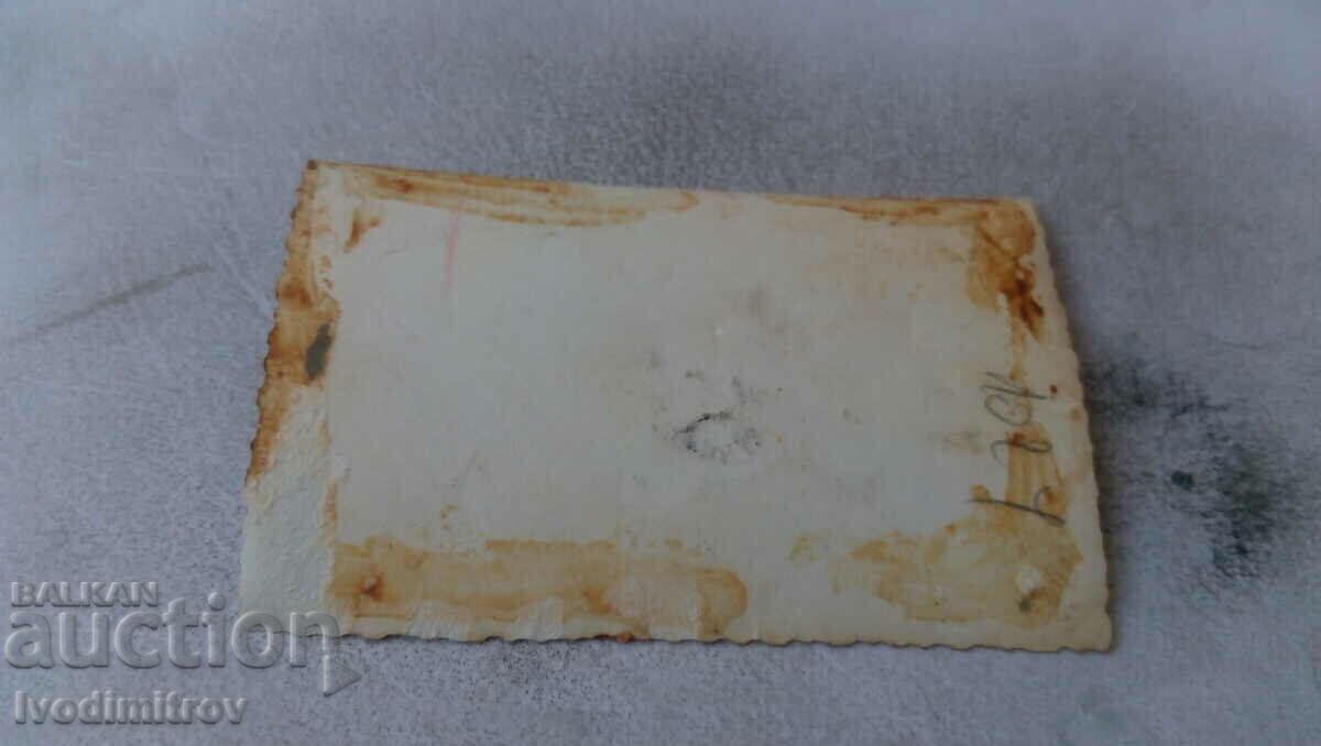 Photo Ruse Five children in front of a vintage car with registration number Rs 19_8 with price 3.45 BGN | € 1.76