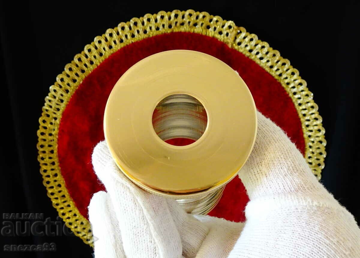 Auction  Massive bronze napkin holder 400 g.