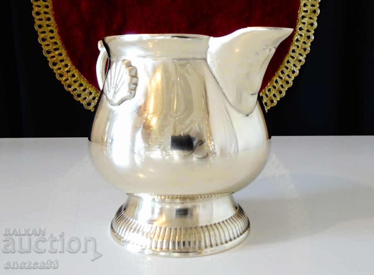 English bronze jug 290 g with price 36.00 BGN | € 18.41