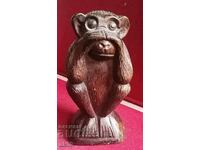 Maimuță înțeleaptă „Nu știu” - sculptură în lemn din plastic mic.