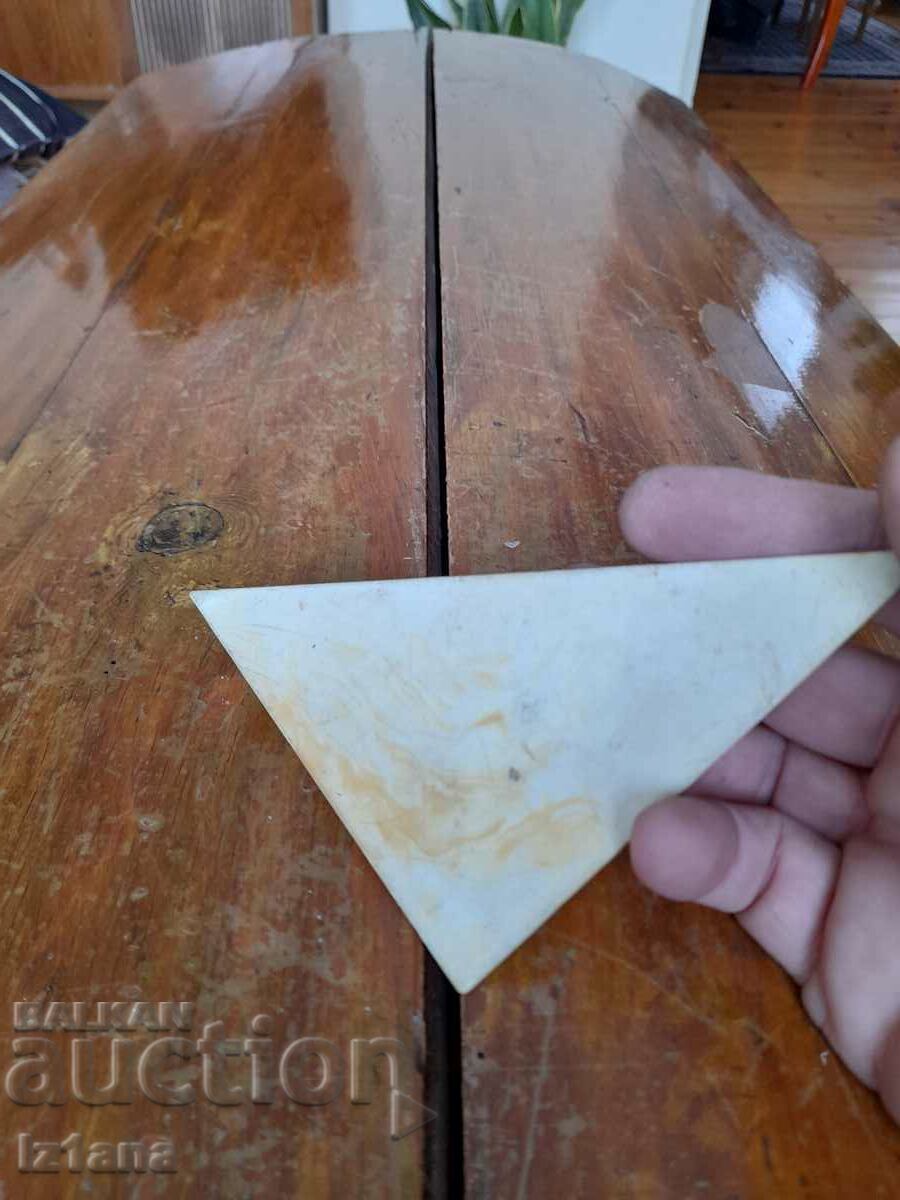 Δημοπρασία Ένα παλιό τρίγωνο σπουδαστών Δημοπρασία Ένα παλιό τρίγωνο σπουδαστών