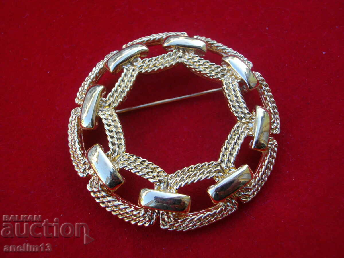 Auction  OLD D,ORLAN GILT BROOCH