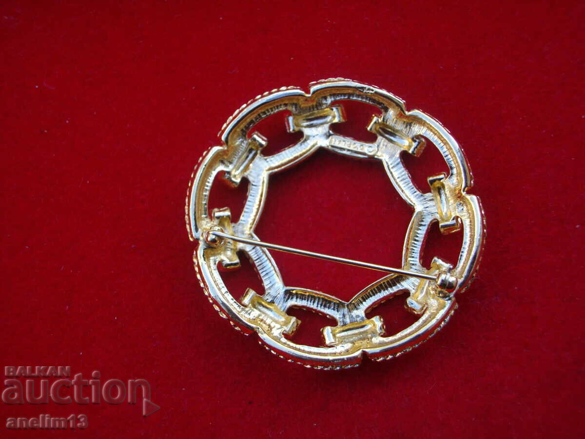 Delivery of OLD D,ORLAN GILT BROOCH