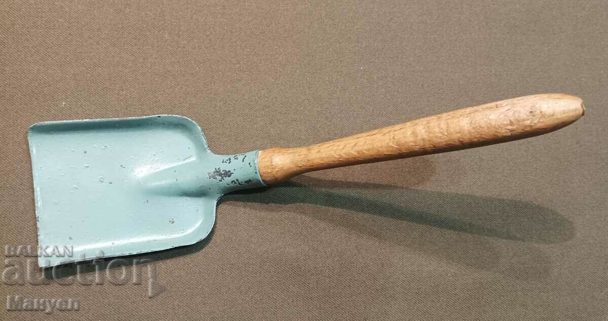 I am selling an old children's spatula