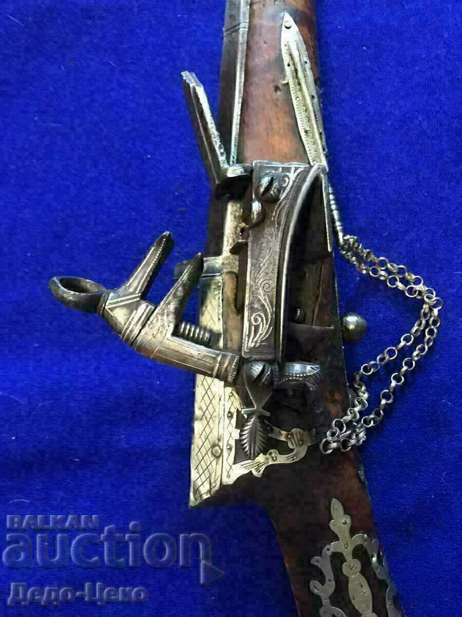 Delivery of Shishane flintlock rifle Delivery of Shishane flintlock rifle