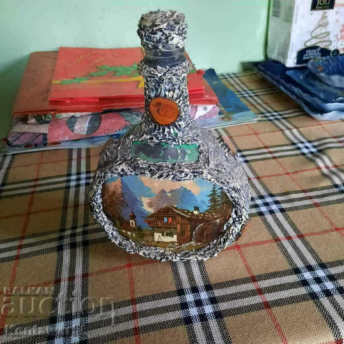 Μοναδικό γυάλινο μπουκάλι με επένδυση. Μοναδικό γυάλινο μπουκάλι με επένδυση.