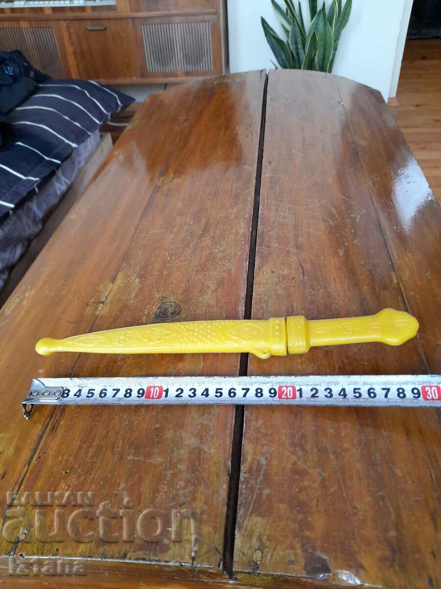 An old children's knife with price 40.00 BGN | € 20.45 An old children's knife with price 40.00 BGN | € 20.45