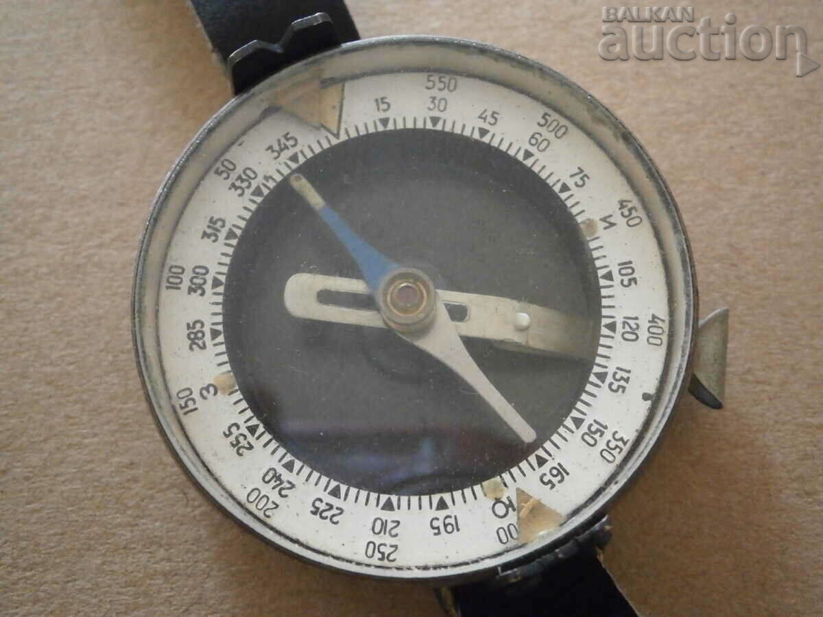 Стар армейски компас с корпус от бакелит, НРБ