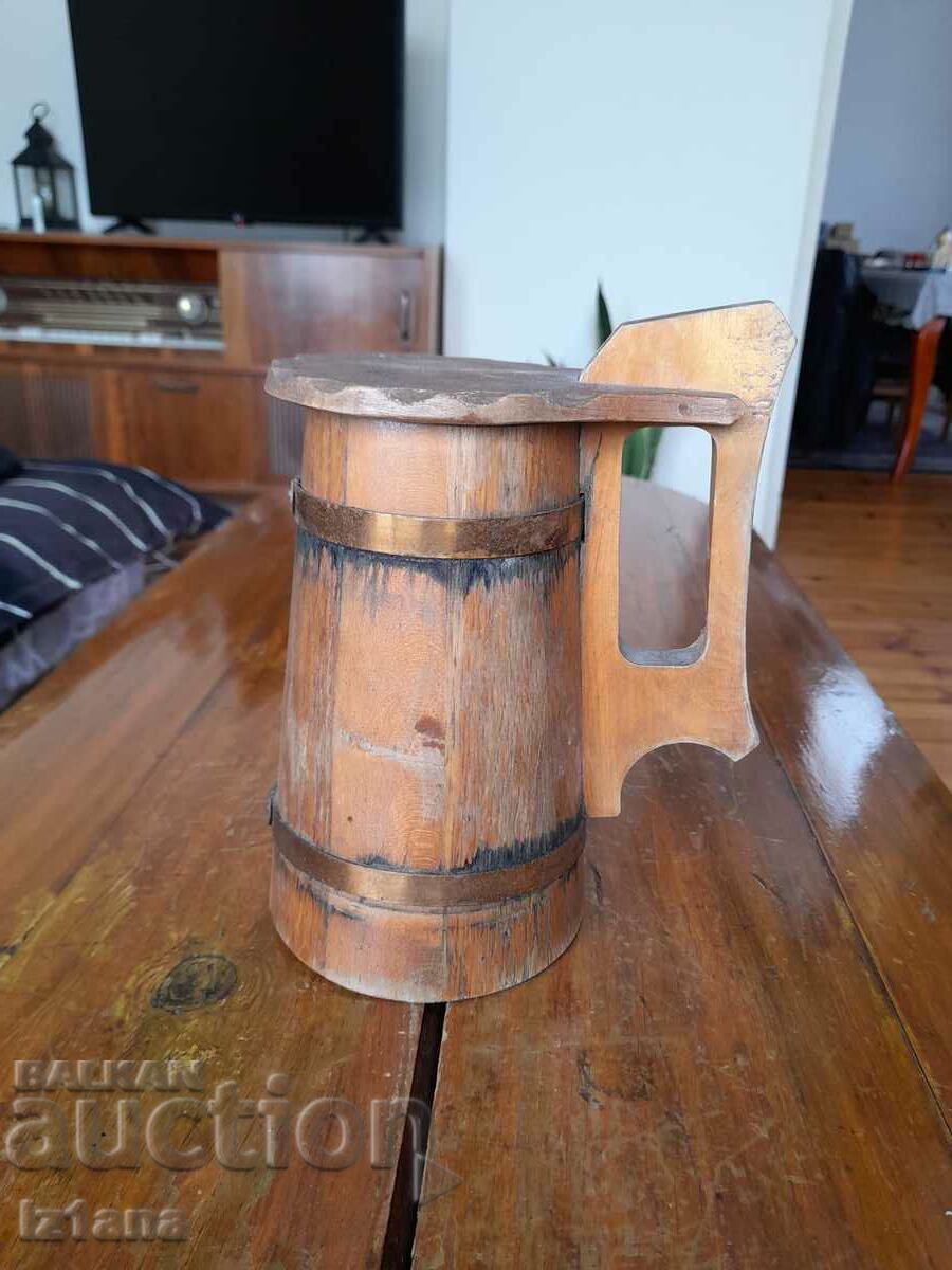Παλιά ξύλινη κούπα, γυαλί