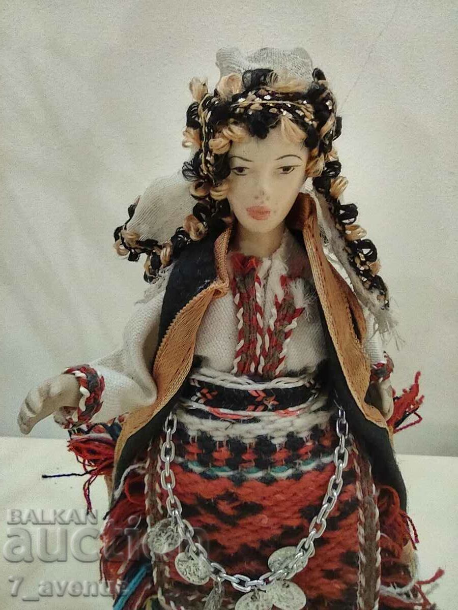 Delivery of Doll, ethnic doll, ethnic, with costume, before 1990. Delivery of Doll, ethnic doll, ethnic, with costume, before 1990.