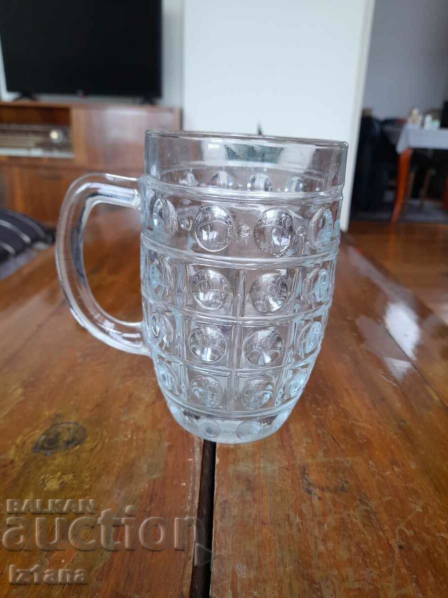 Δημοπρασία Μια παλιά κούπα μπύρας Δημοπρασία Μια παλιά κούπα μπύρας