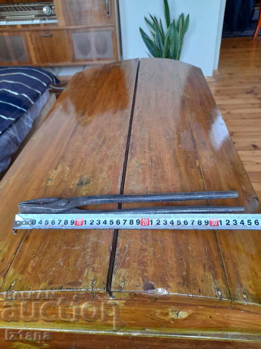 Antique forging pliers with price 40.00 BGN | € 20.45 Antique forging pliers with price 40.00 BGN | € 20.45