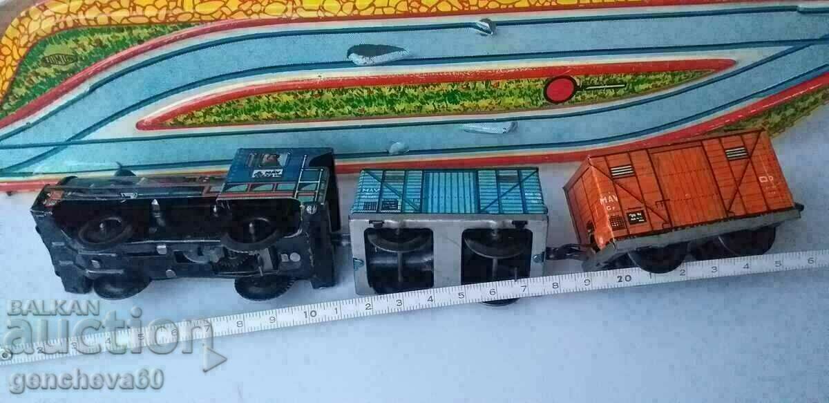 Metal mechanical train with rails/1970 - 7 Metal mechanical train with rails/1970 - 7