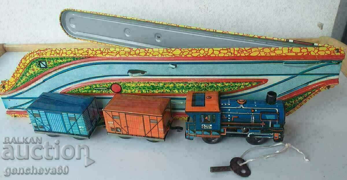 Metal mechanical train with rails/1970