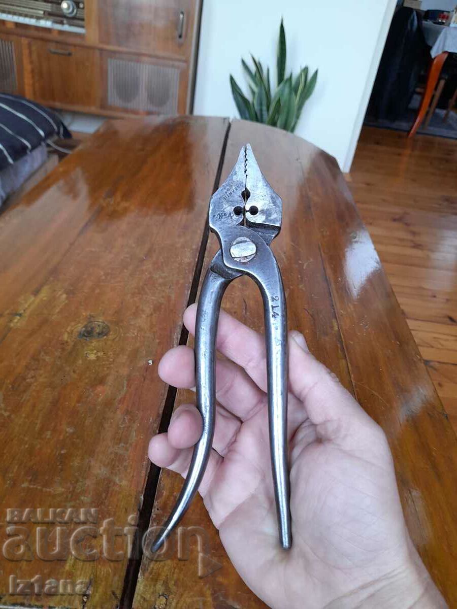Auction Old pliers Auction Old pliers