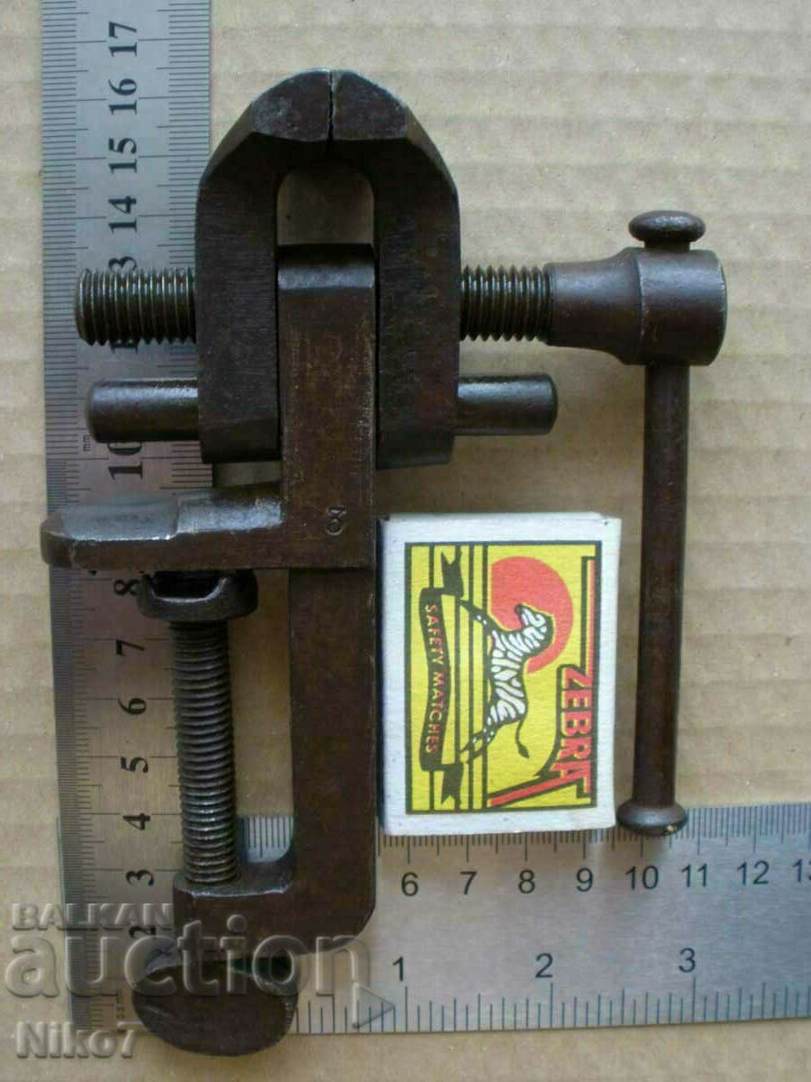 Old, marked, small vise. - 7 Old, marked, small vise. - 7