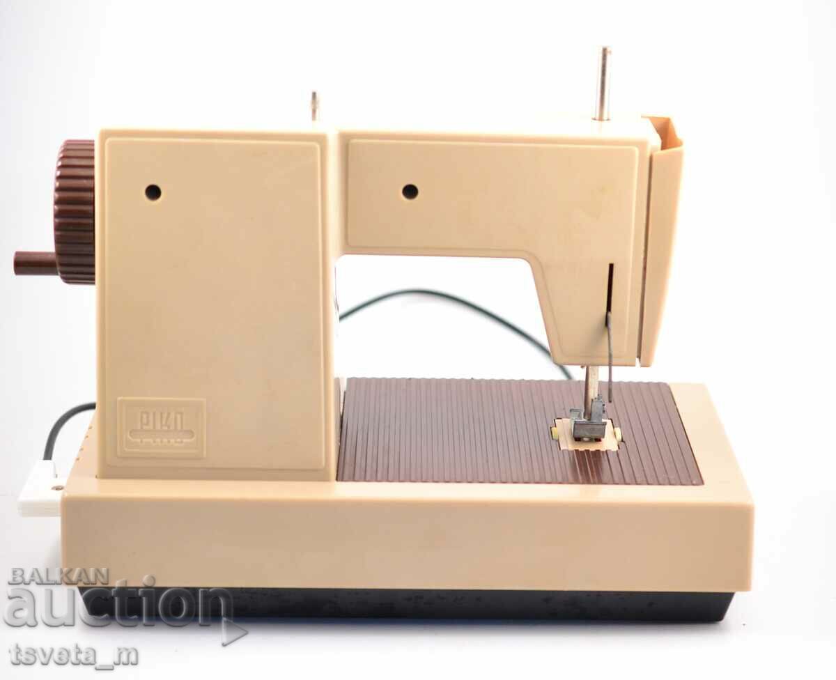 Шевна машина PIKO GDR с оригинална кутия детски играчки соц - 5 Шевна машина PIKO GDR с оригинална кутия детски играчки соц - 5