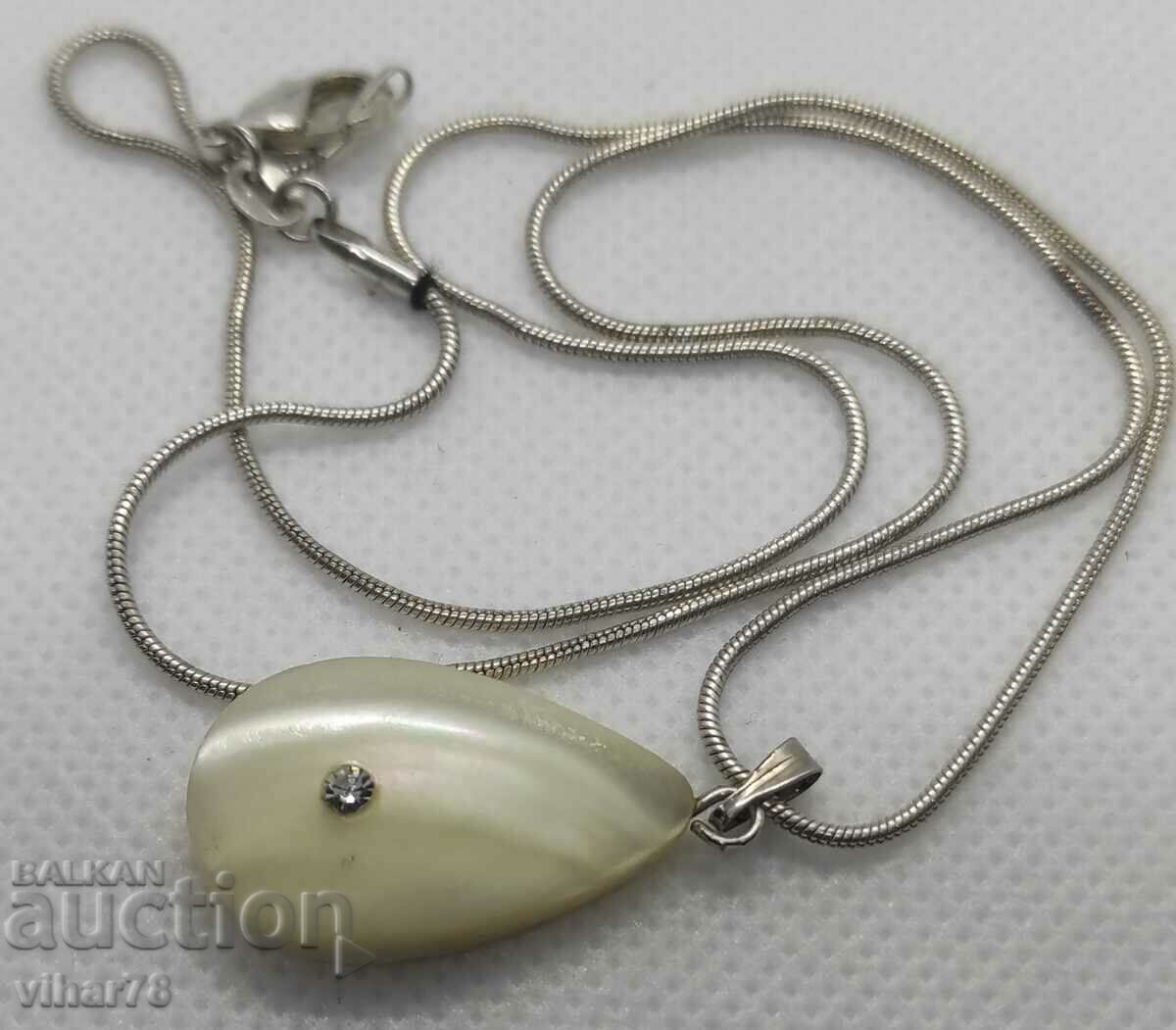 Auction Silver chain with mother of pearl plate Auction Silver chain with mother of pearl plate