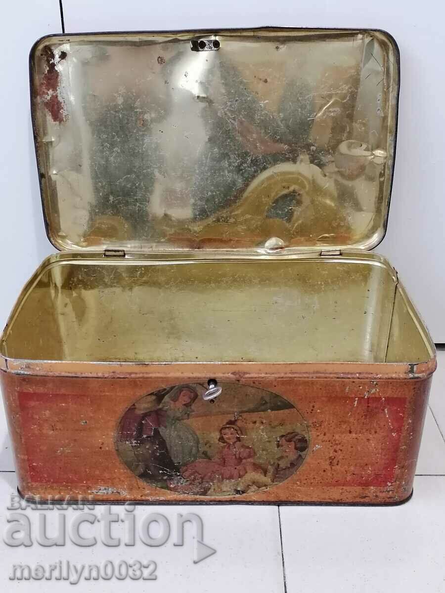 Старинна метална кутия за бонбони и лакомства