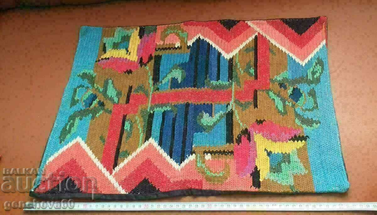 Όμορφοι πολύχρωμοι κρίκοι κεντήματος στο χέρι/2 τεμάχια με τιμή 40.00 BGN | € 20.45 Όμορφοι πολύχρωμοι κρίκοι κεντήματος στο χέρι/2 τεμάχια με τιμή 40.00 BGN | € 20.45