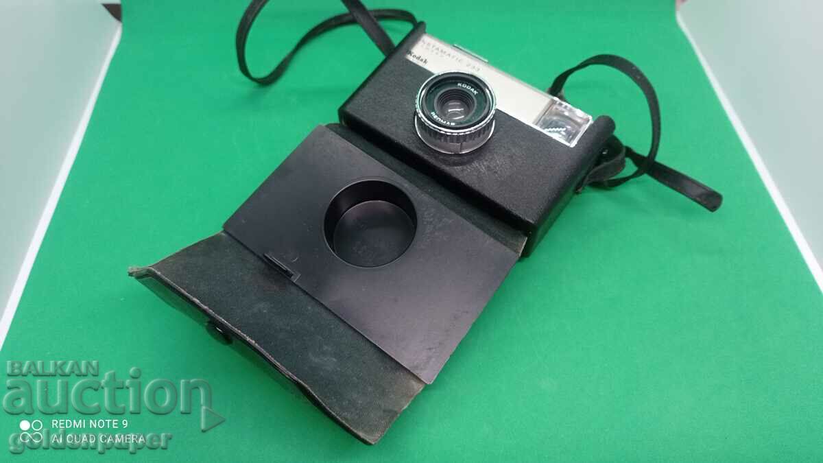 Kodak Instamatic 233 camera