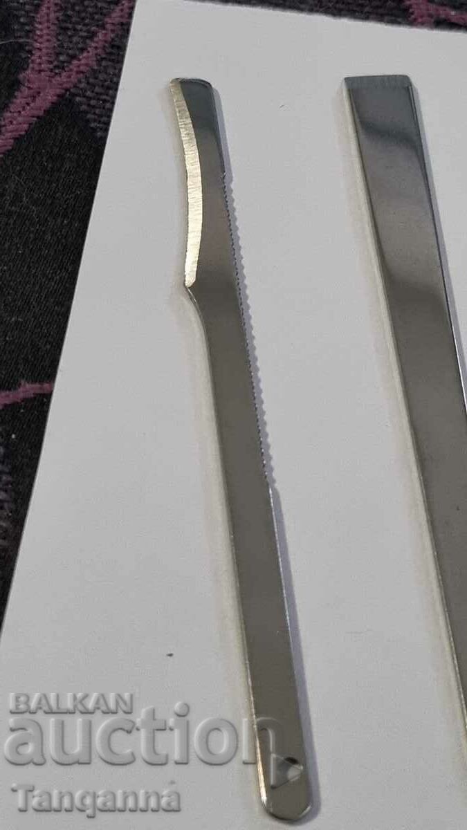 Auction  Heel knives