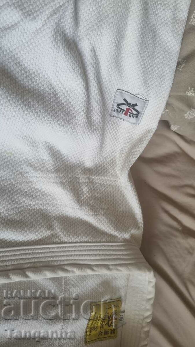 Chimono cu preț 100.00 BGN | € 51.13