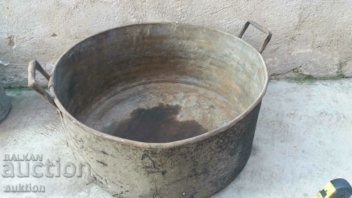 Auction RENAISSANCE HUGE WROUGHT PAN FOR LUTENICE, ETC. THE LAMB Auction RENAISSANCE HUGE WROUGHT PAN FOR LUTENICE, ETC. THE LAMB