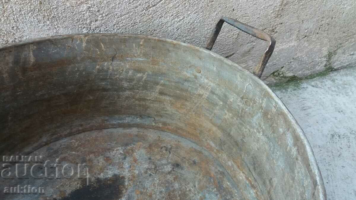 Delivery of RENAISSANCE HUGE WROUGHT PAN FOR LUTENICE, ETC. THE LAMB Delivery of RENAISSANCE HUGE WROUGHT PAN FOR LUTENICE, ETC. THE LAMB