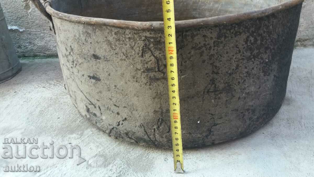 RENAISSANCE HUGE WROUGHT PAN FOR LUTENICE, ETC. THE LAMB - 6 RENAISSANCE HUGE WROUGHT PAN FOR LUTENICE, ETC. THE LAMB - 6