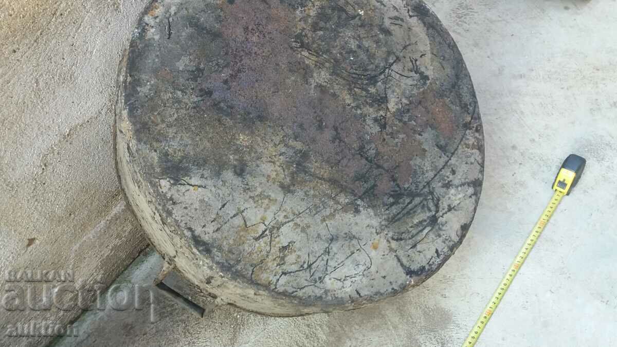 RENAISSANCE HUGE WROUGHT PAN FOR LUTENICE, ETC. THE LAMB - 7 RENAISSANCE HUGE WROUGHT PAN FOR LUTENICE, ETC. THE LAMB - 7