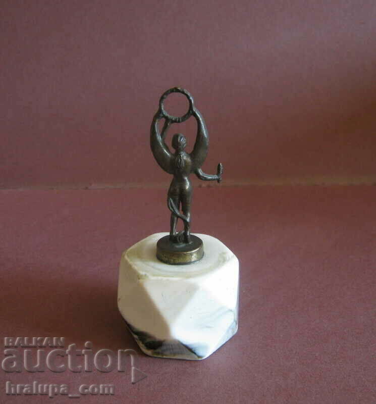 Statuette figure with price 15.00 BGN | € 7.67 Statuette figure with price 15.00 BGN | € 7.67