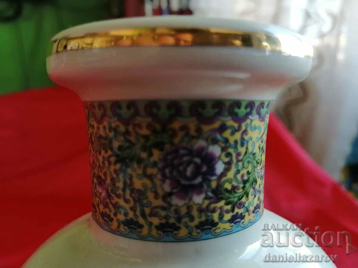 Delivery of Beautiful Signed CHINESE VASE Delivery of Beautiful Signed CHINESE VASE