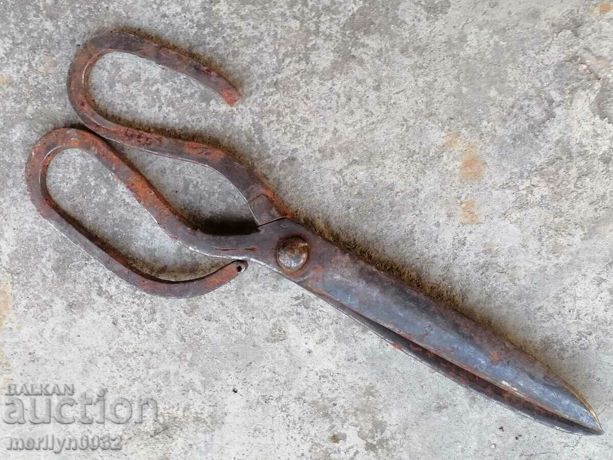 Auction  Vintage wrought iron scissors