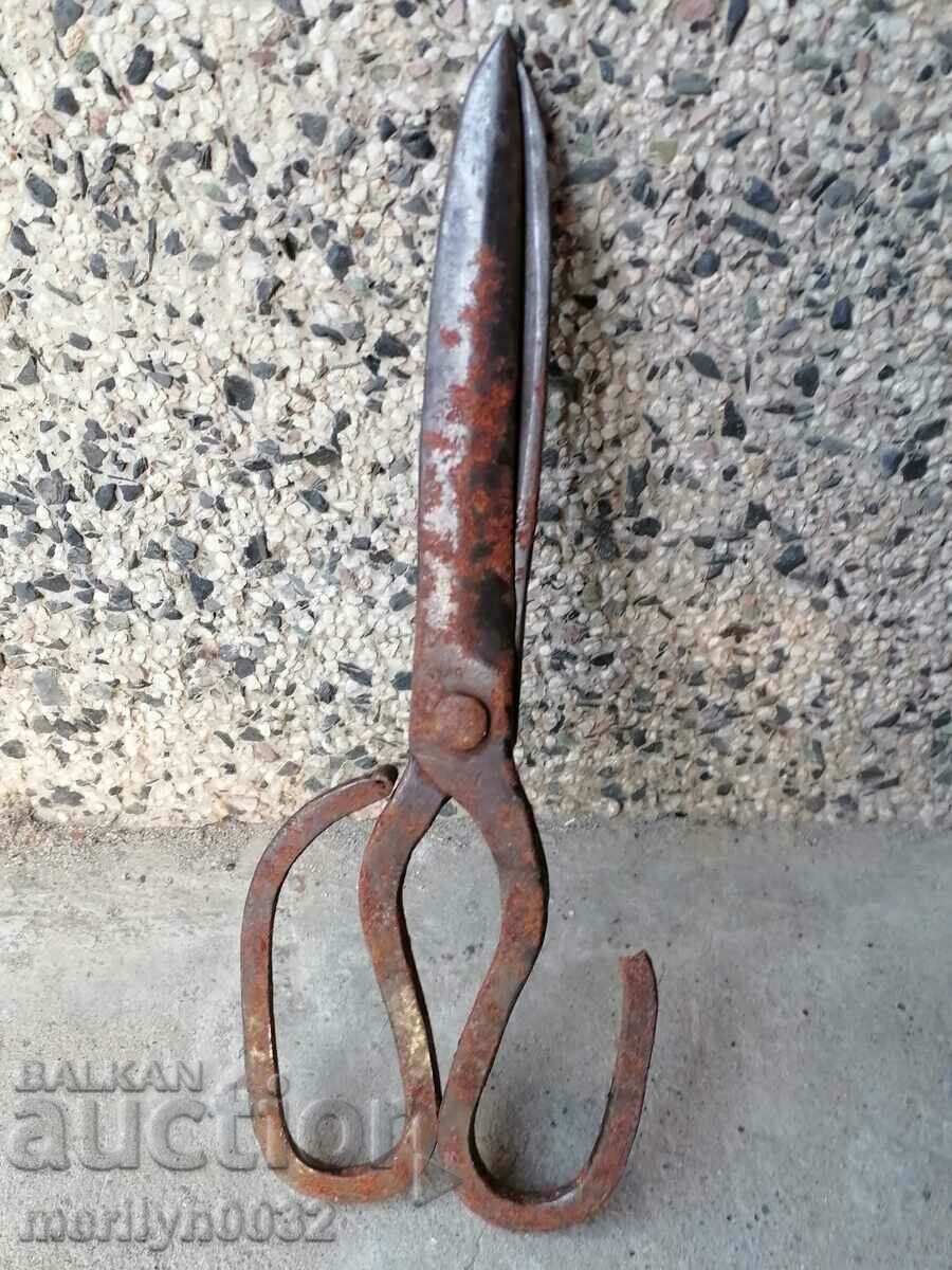 Delivery of Vintage wrought iron scissors