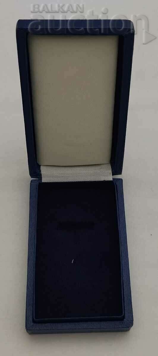 ОТЛИЧИЕ ЗА ЧИТАЛИЩНА ДЕЙНОСТ СРЕБЪРНА ЗНАЧКА КУТИЯ - 5 ОТЛИЧИЕ ЗА ЧИТАЛИЩНА ДЕЙНОСТ СРЕБЪРНА ЗНАЧКА КУТИЯ - 5