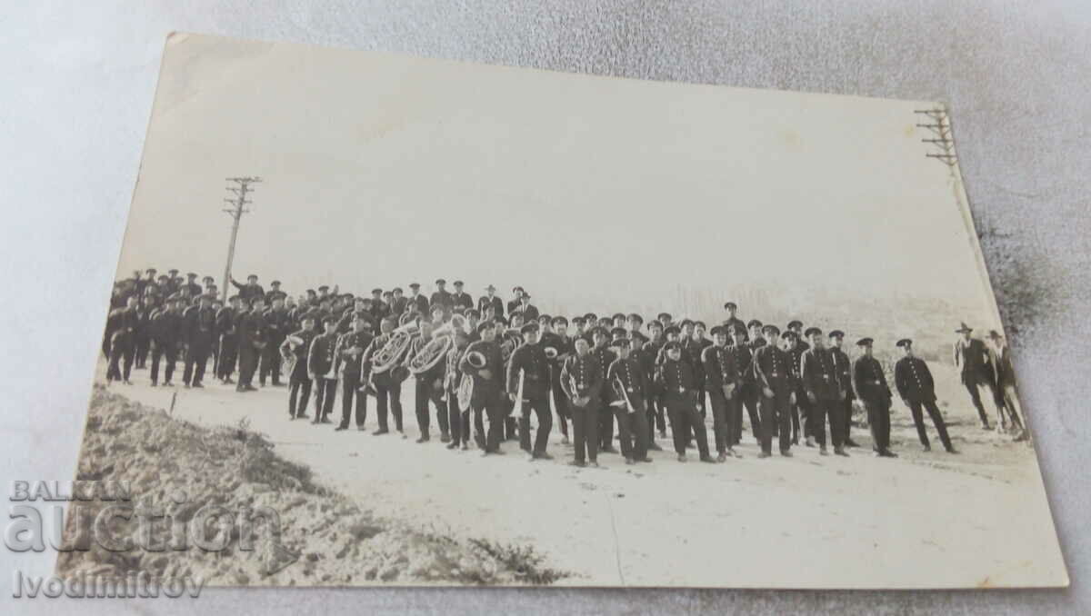 Foto Bandă militară pe drum