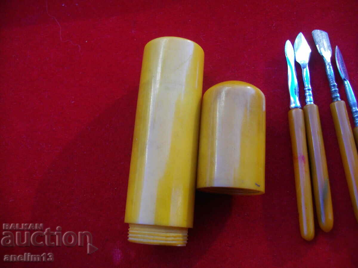 OLD WOMEN'S NAIL TOUCH SET AMBER BAKELITE with price € 28.00 | 54.76 BGN