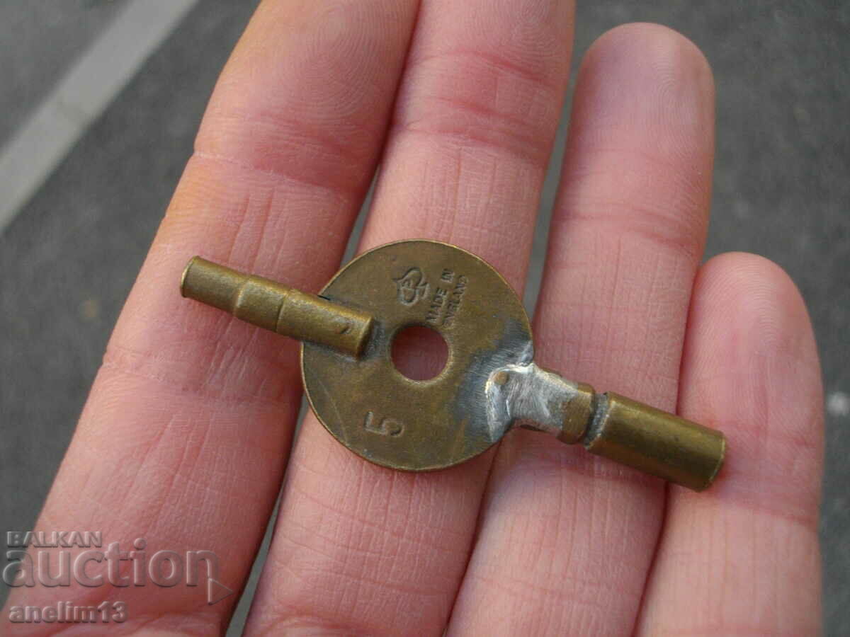 Delivery of OLD KEY TWO IN ONE KEY FOR WALL OR FIREPLACE CLOCK Delivery of OLD KEY TWO IN ONE KEY FOR WALL OR FIREPLACE CLOCK