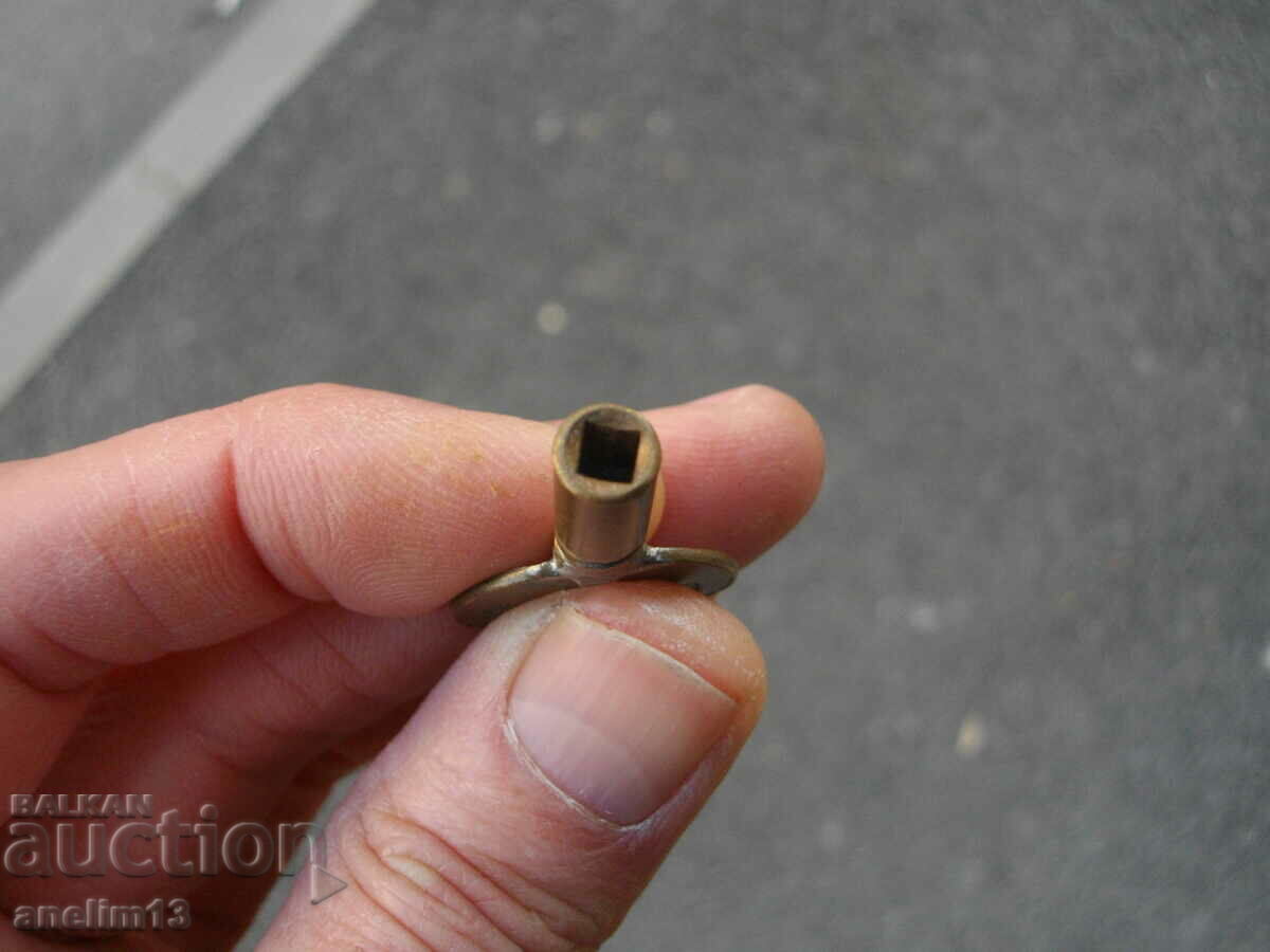OLD KEY TWO IN ONE KEY FOR WALL OR FIREPLACE CLOCK - 6 OLD KEY TWO IN ONE KEY FOR WALL OR FIREPLACE CLOCK - 6