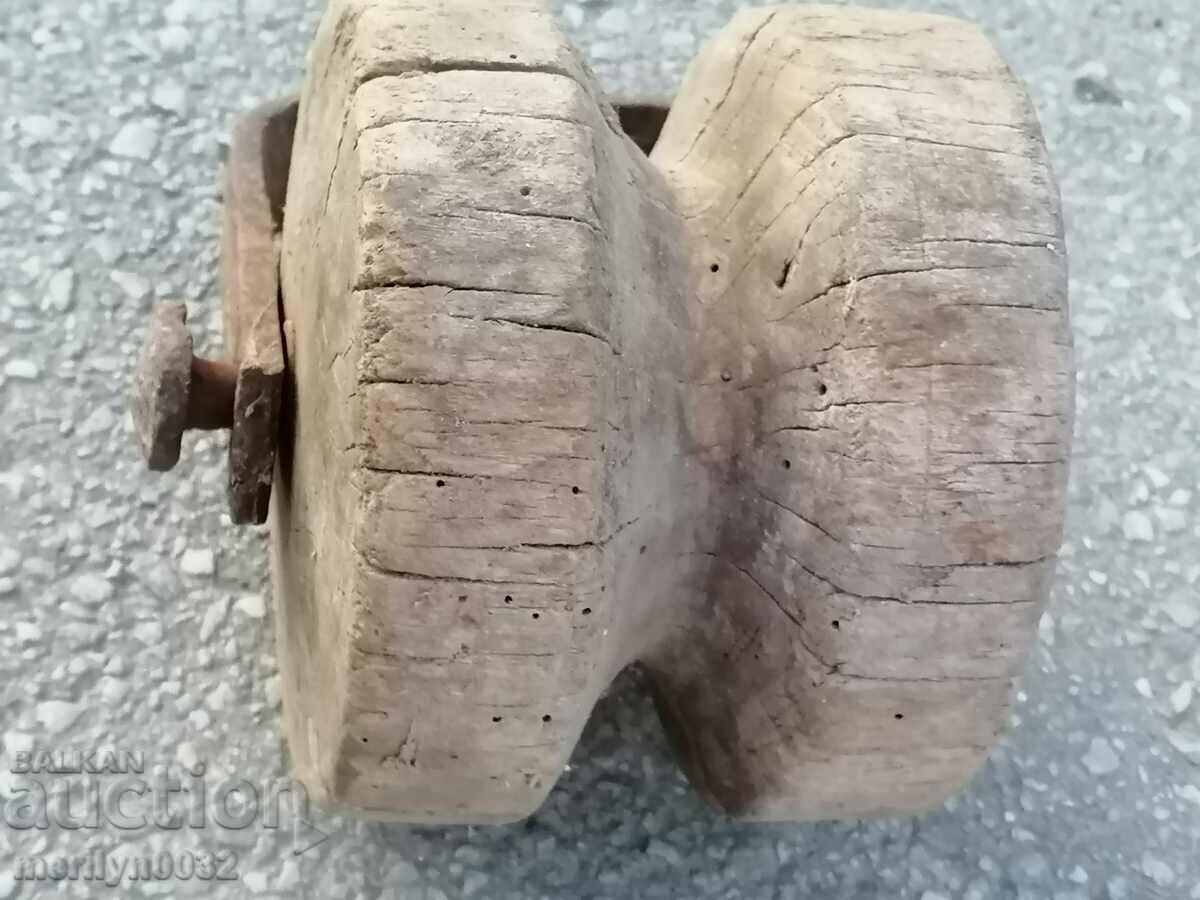 Auction Old wooden pulley pulley screech wooden roll Auction Old wooden pulley pulley screech wooden roll