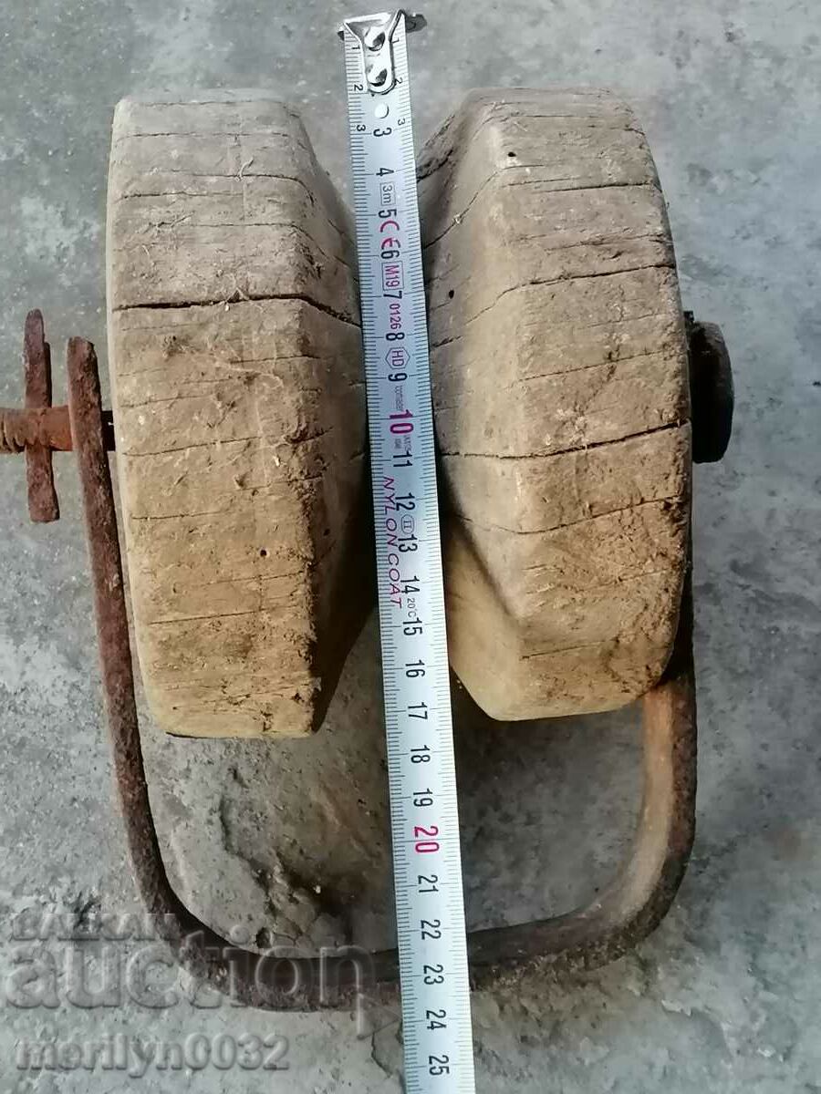 Old wooden pulley pulley screech wooden roll - 5 Old wooden pulley pulley screech wooden roll - 5