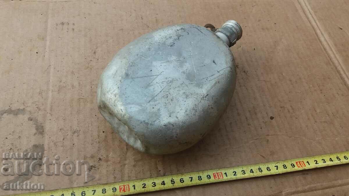 MILITARY MANNER - 6 MILITARY MANNER - 6