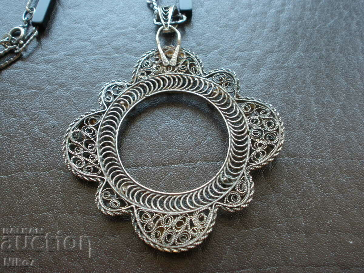 Delivery of Antique silver medallion, necklace, necklace.