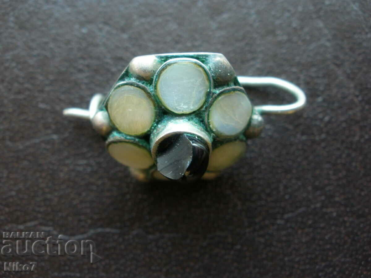 Старинна брошка. с цена € 5.99 | 11.72 лв. Старинна брошка. с цена € 5.99 | 11.72 лв.